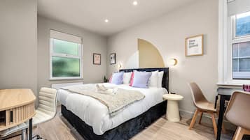 Desk, iron/ironing board, travel cot, WiFi