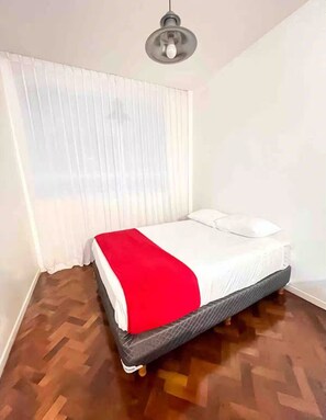 1 habitación, tabla de planchar con plancha, wifi y ropa de cama 