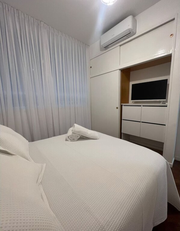 1 habitación, tabla de planchar con plancha, wifi y ropa de cama 