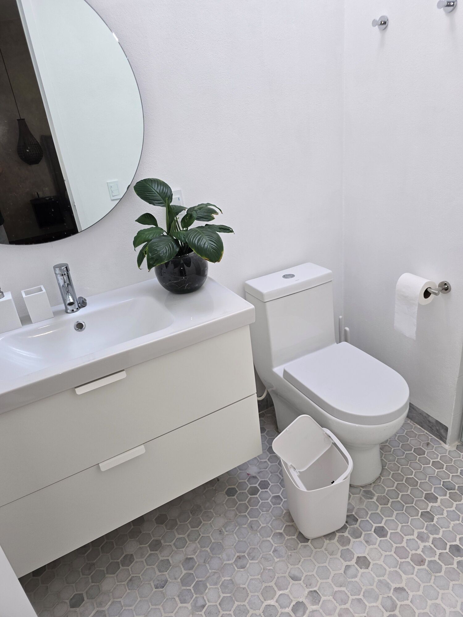 Suihku, ympäristöystävälliset hygieniatuotteet, hiustenkuivaaja