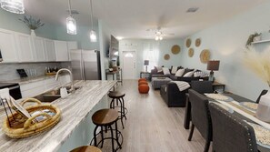 スマートテレビ、テーブルサッカー台、卓球台