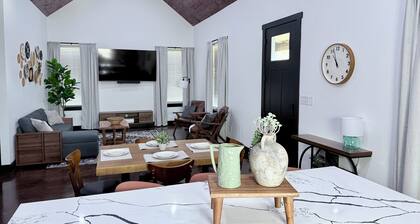 Brand New 2-bedroom Cottage - "The MarCupial a Cozy Retreat by The Lake"