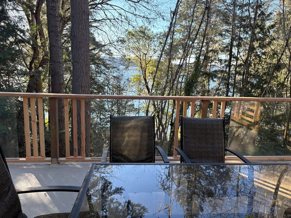 Property grounds - Cozy, secluded 3 bedroom with working space loft. Where the sea and forest meet (Sooke)