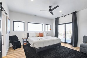 5 bedrooms, travel crib, WiFi, bed sheets