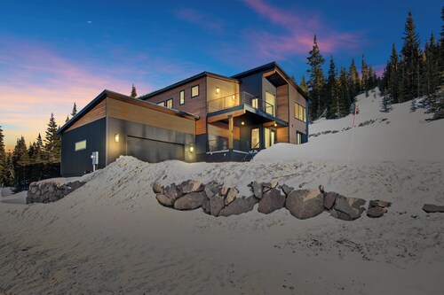 Sunset Lodge Brian Head 5 bedrooms 2 Primary Suites