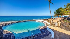 Condo, 1 Queen Bed (Casa De Emdeko 134) | Pool