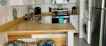 Adorable 2nd Floor Ocean Block Condo Just Steps to Beach & Convention Center!