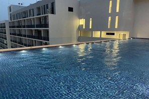 室外游泳池