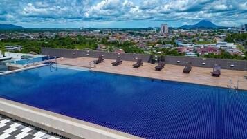 Kolam renang terbuka