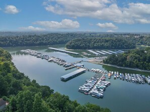 Marina - Beautiful "Harborview at Lake Cumberland" overlooking Lee's Ford Marina. (Somerset)