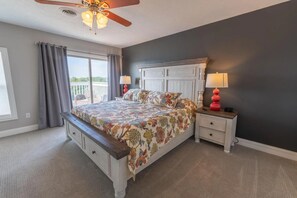 4 habitaciones, tabla de planchar con plancha y cuna de viaje 