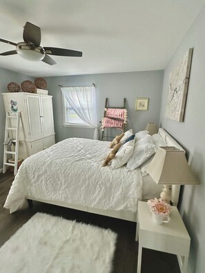 3 bedrooms, desk, free WiFi, bed sheets - Charmingly decorated , beautiful lagoon front beach house in Little Egg Harbor (Little Egg Harbor Township)