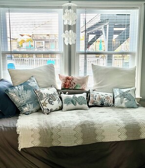3 bedrooms, desk, free WiFi, bed sheets
