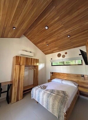 2 habitaciones, caja de seguridad en la habitación y escritorio 