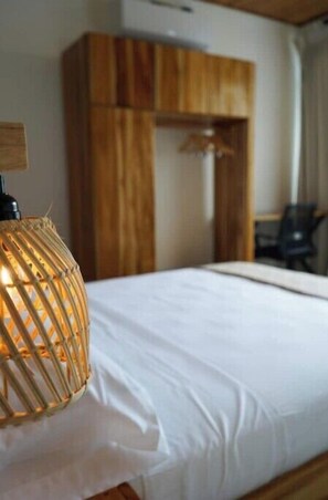 2 bedrooms, in-room safe, desk, iron/ironing board