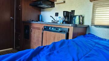 3 bedrooms, desk, WiFi, bed sheets