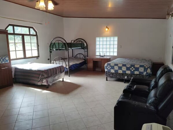 3 bedrooms, desk, WiFi, bed sheets - Casitas surrounded by nature, with fresh air and a peaceful atmosphere. (Santiago Atitlán)