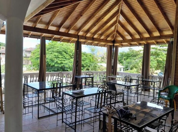 Outdoor dining - A Rooftop View, Comfort & Event-Ready Spaces - #02 (Negril)
