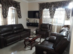 Living area - A Rooftop View, Comfort & Event-Ready Spaces - #03 (Negril)