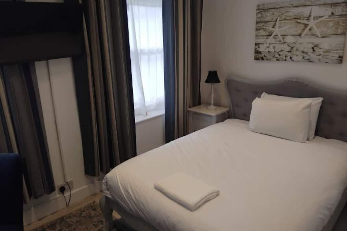 Iron/ironing board, free WiFi