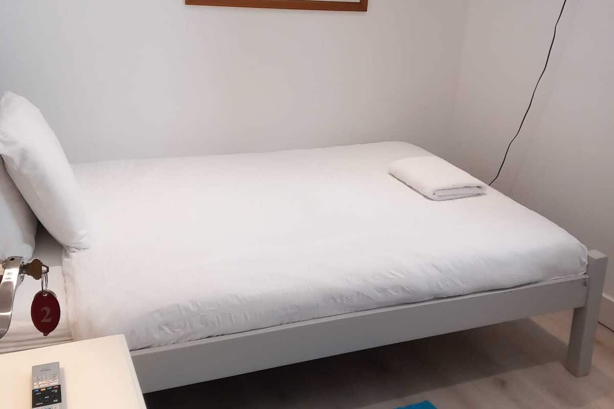 Economy Room, 1 Twin Bed | Iron/ironing board, free WiFi