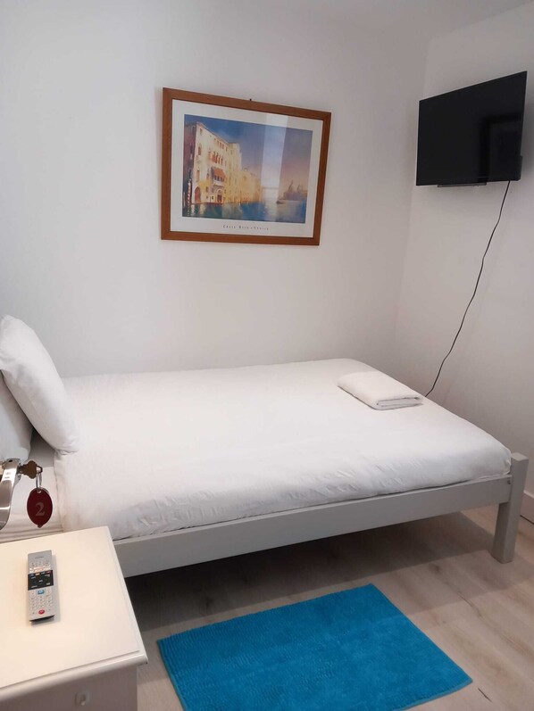 Economy Room, 1 Twin Bed | Iron/ironing board, free WiFi - Number Four  (Brighton)