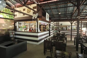 Bar (on property) - The Barat Perhentian (Besut)