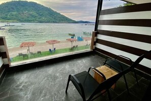 Room - The Barat Perhentian (Besut)