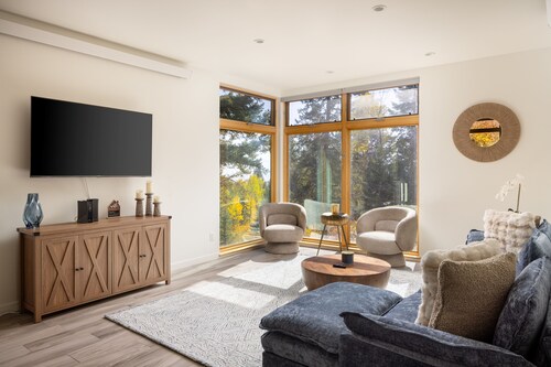 Tranquil 2-bedroom modern retreat