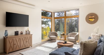 Tranquil 2-bedroom modern retreat