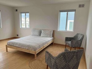 3 habitaciones, tabla de planchar con plancha, wifi y ropa de cama 