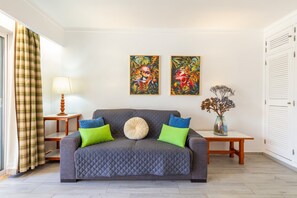 Living area - Apartment in Quarteira Near sea Beach (Loulé)