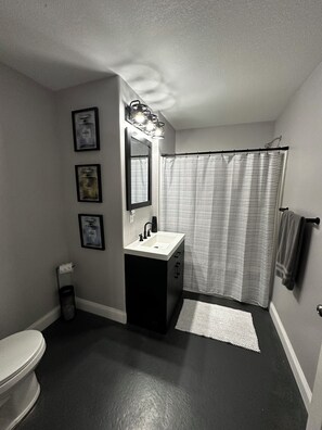 Dusche, Whirlpool, Haartrockner, Bidet
