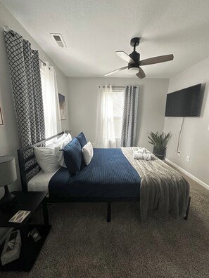 3 habitaciones, tabla de planchar con plancha, cuna de viaje y wifi