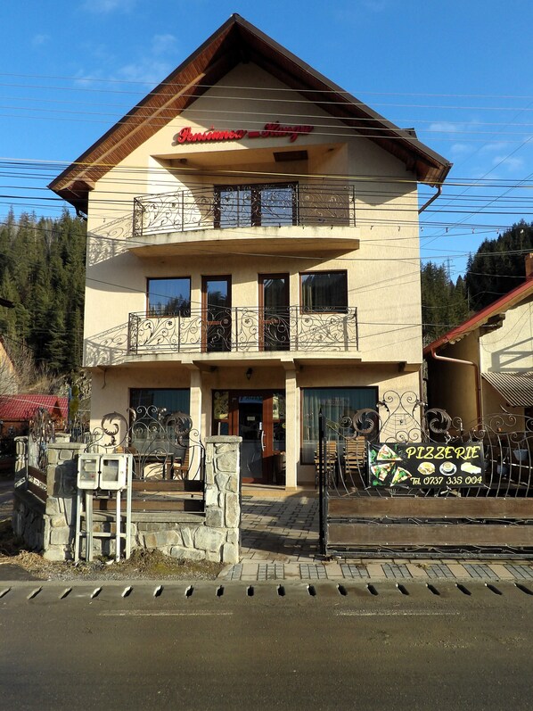 Fachada de la propiedad