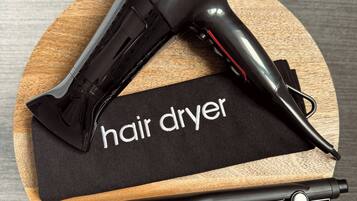 Doccia, set di cortesia gratuito, asciugacapelli, asciugamani