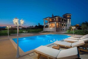 Et oppvarmet basseng