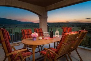 Outdoor dining - Villa Nature's Embrace (Ružić)