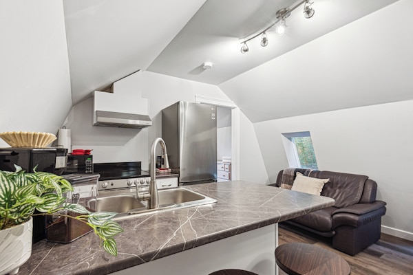 Kjøleskap, mikrobølgeovn, ovn og kokeplater