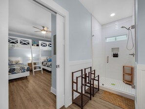 3 bedrooms, iron/ironing board, travel cot, free WiFi