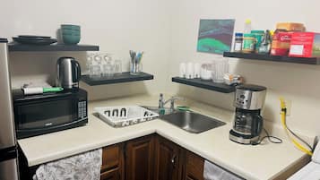 Cookware/dishes/utensils