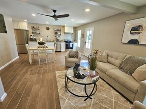 TV - Belton Lakehouse One Bedroom Apartment- Unit 2 (Belton)