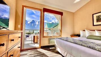 2 bedrooms, desk, iron/ironing board, travel crib