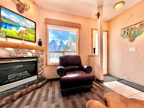 Smart TV, fireplace, video games, books - Banff wood lodge- Mtnview/Chalet townhouse/7ppl (Harvie Heights)