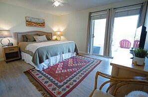 3 chambres, fer et planche à repasser, lit de bébé portatif