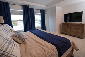3 Schlafzimmer, Schreibtisch, Bügeleisen/Bügelbrett, Reisekinderbett