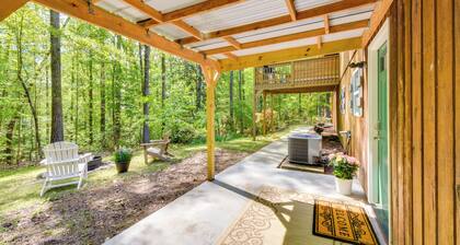 2 Mi to Toccoa Falls: Cozy Getaway w/ Fire Pit!