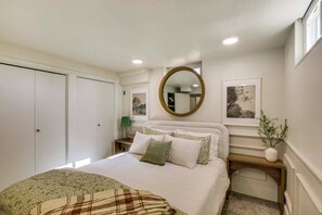 2 bedrooms, iron/ironing board, travel cot, Internet - Scenic Patio & Views! Stay 10 Mi to Nordic Valley (Ogden)