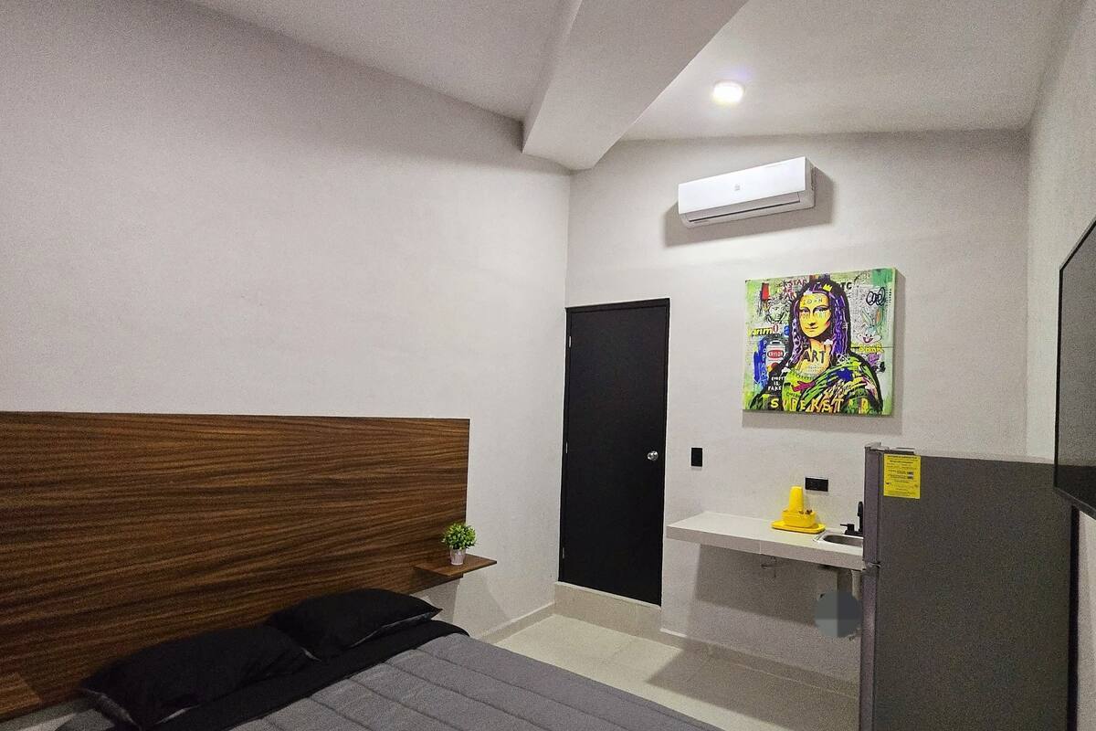 Standard Room | 1 bedroom, desk, laptop workspace, blackout drapes