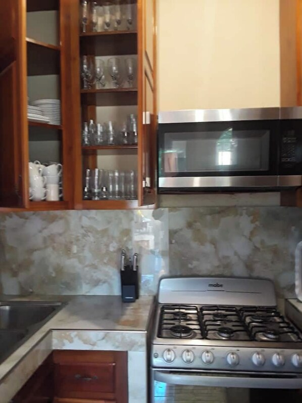 Private kitchen - A Rooftop View, Comfort & Event-Ready Spaces - #08 (Negril)